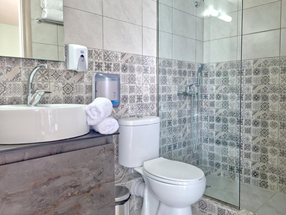 Epipleon Luxury Suites -102- Δωμάτιο 45Τμ Με Βεράντα 35Τμ Μπροστά Στη Θάλασσα Nafpaktos Exterior photo