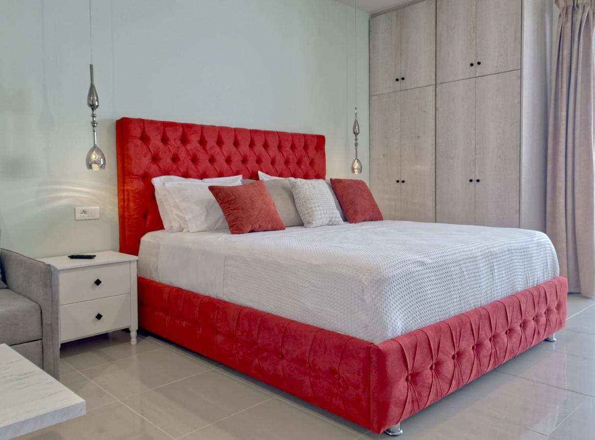Epipleon Luxury Suites -102- Δωμάτιο 45Τμ Με Βεράντα 35Τμ Μπροστά Στη Θάλασσα Nafpaktos Exterior photo
