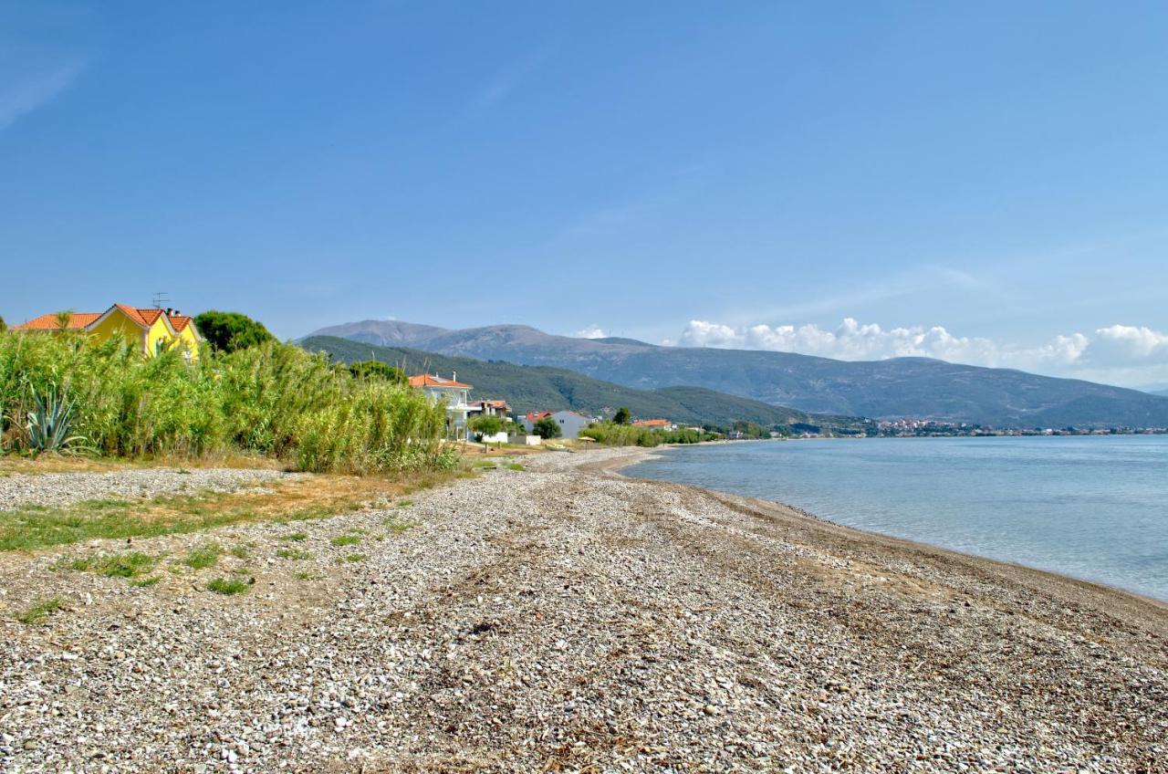 Epipleon Luxury Suites -102- Δωμάτιο 45Τμ Με Βεράντα 35Τμ Μπροστά Στη Θάλασσα Nafpaktos Exterior photo