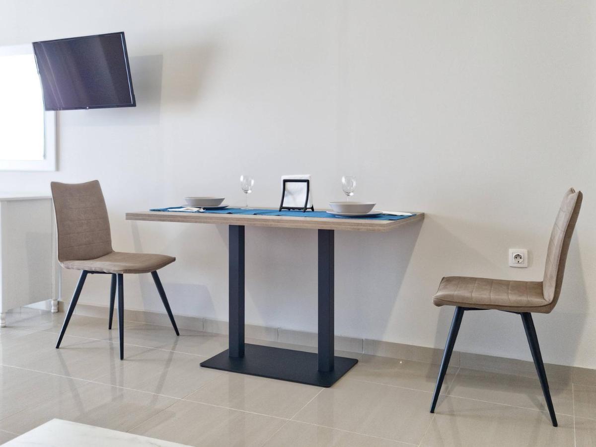 Epipleon Luxury Suites -102- Δωμάτιο 45Τμ Με Βεράντα 35Τμ Μπροστά Στη Θάλασσα Nafpaktos Exterior photo