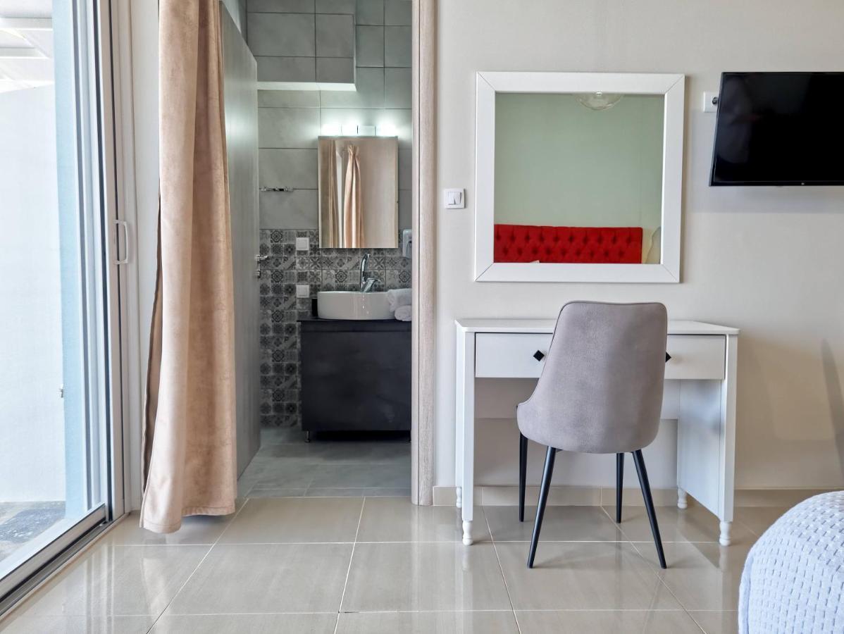 Epipleon Luxury Suites -102- Δωμάτιο 45Τμ Με Βεράντα 35Τμ Μπροστά Στη Θάλασσα Nafpaktos Exterior photo