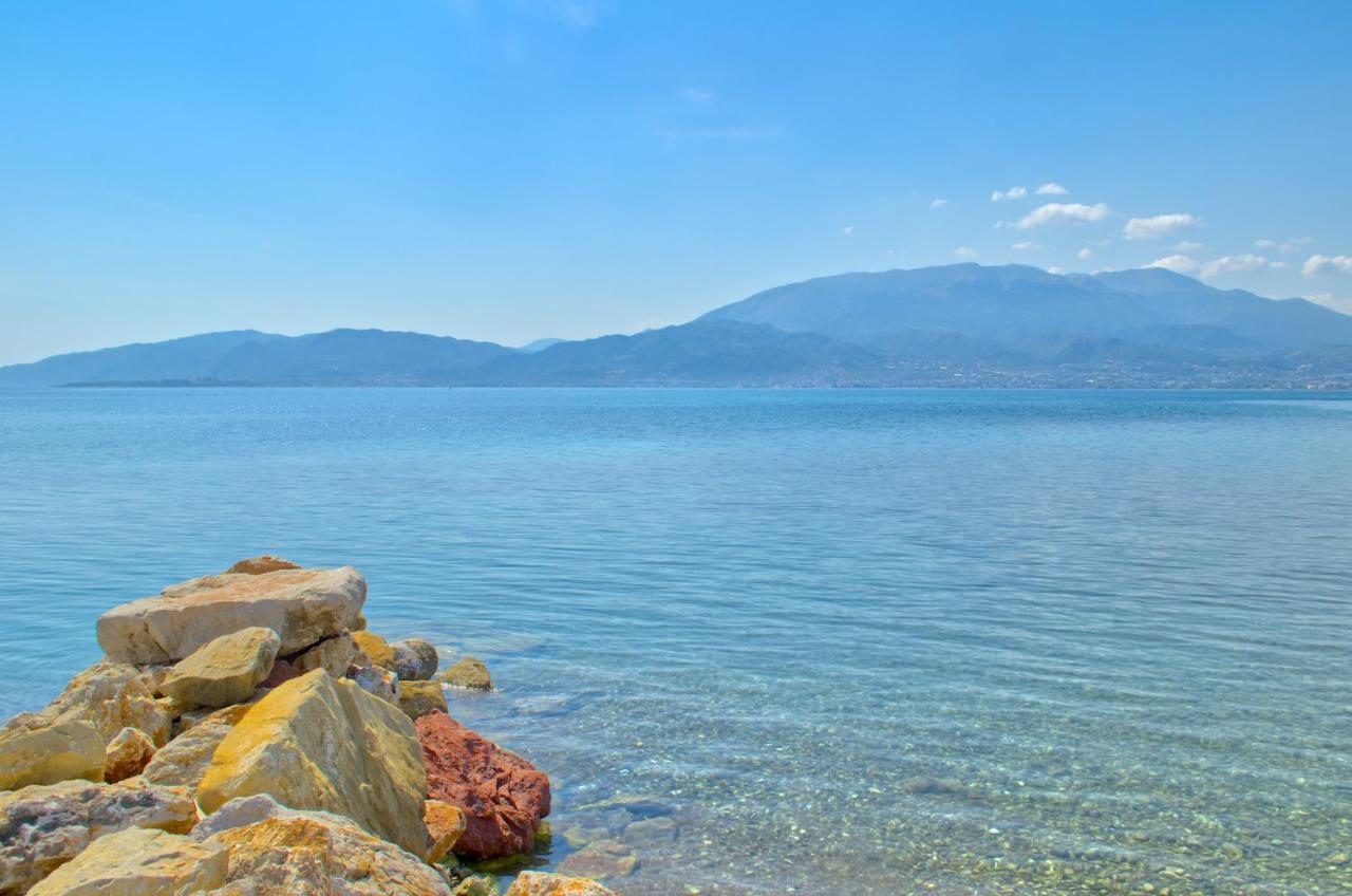 Epipleon Luxury Suites -102- Δωμάτιο 45Τμ Με Βεράντα 35Τμ Μπροστά Στη Θάλασσα Nafpaktos Exterior photo